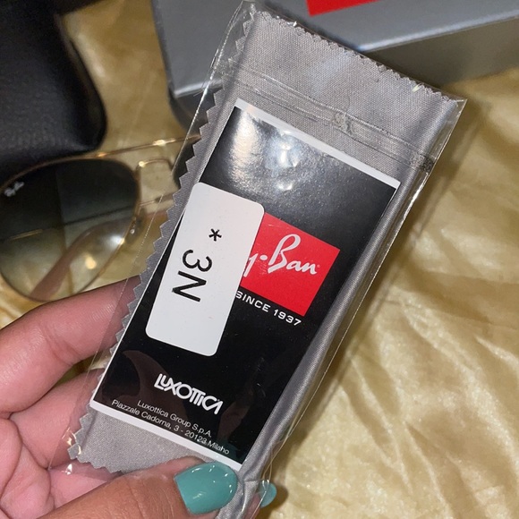 Blue gradient raybans with original boxes & duster - Picture 3 of 3